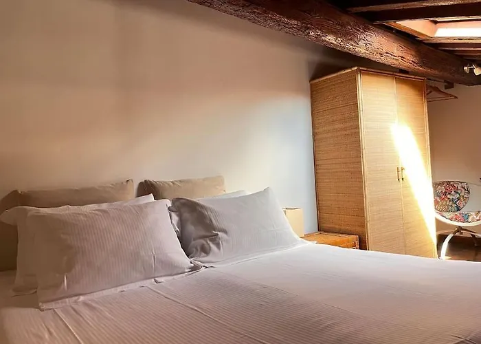Bright Flat By Arno River, Walk Everywhere